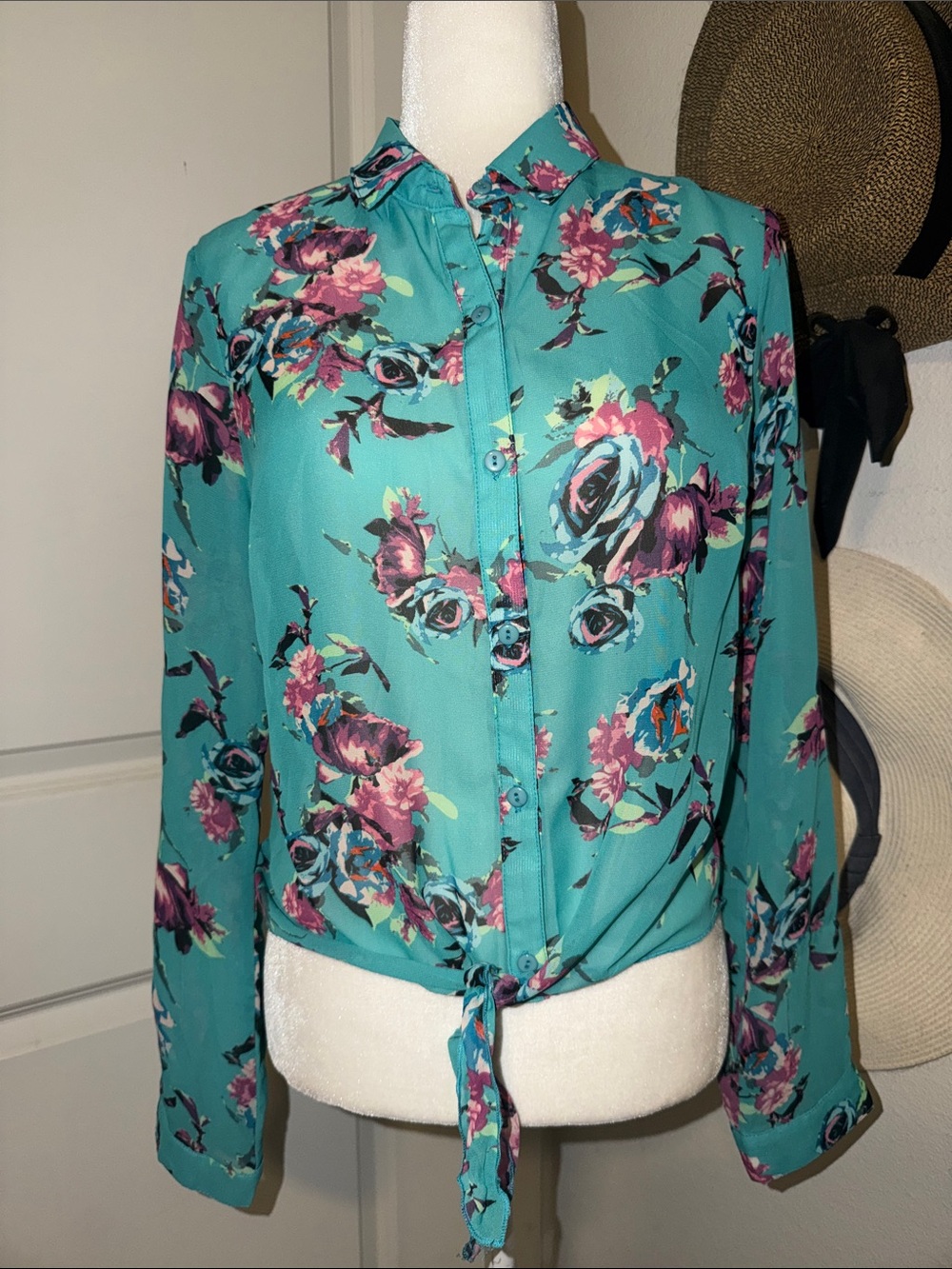 Preowned Charlotte Russe Teal Floral Tie-Front Button-Up Blouse
